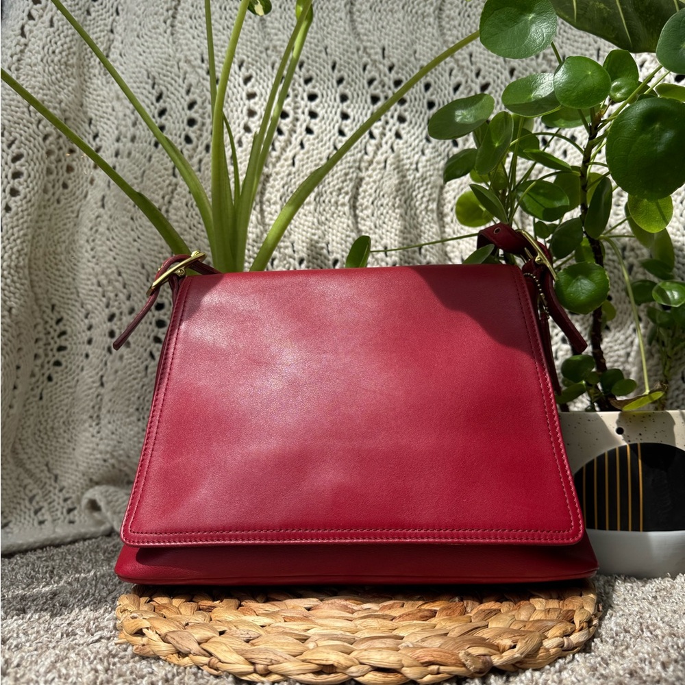 *SOLD* VINTAGE COACH LEGACY WEST SHORT SHOULDER FLAP BAG 9828 in RED